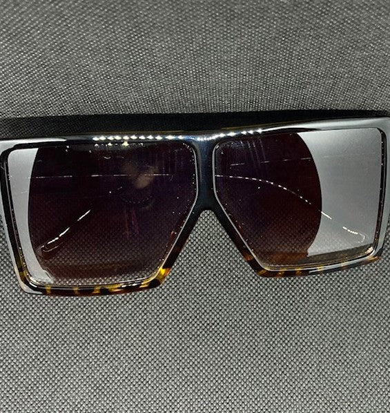 <transcy>Gafas de sol cuadradas de gran tamaño</transcy>